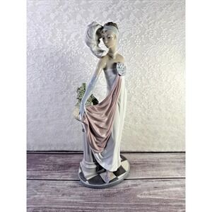 Lladro Elegant Lady Porcelain Figurine Socialite of the 1920's 5283